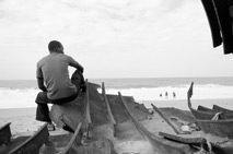 11mm_ff_Das-Schiff-des-Torjaegers_Reste-der-Etireno-am-Strand-von-Cotonou.jpg